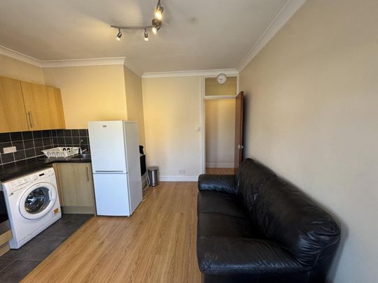 Welbeck Avenue, Southampton - Photo 1