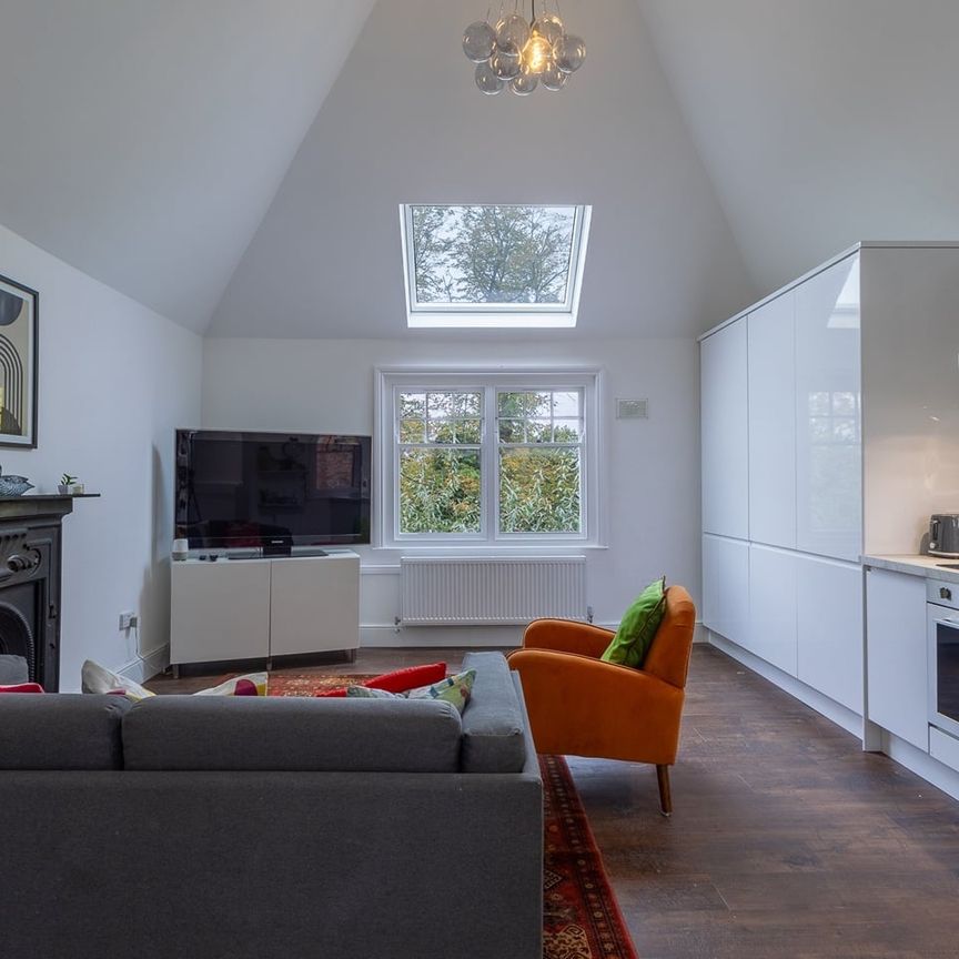 2 Bed Flat, Riggindale Road, SW16 - Photo 1