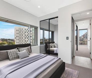 Above it all - luxury, light and life at lawson square - Photo 6