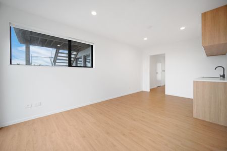 Designer 5 Bedroom Home Hillsborough - Photo 4