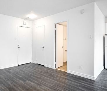 65 East Sherbrooke Street, Montréal, QC - Photo 1