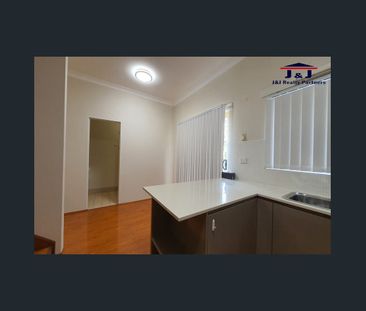 Renovated 3 bedrooms townhouse with timber floor - Photo 4