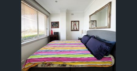 Furnished One-Bedroom Flat with Harbour Views - Photo 5