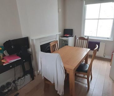 4 bedroom flat to rent - Photo 3