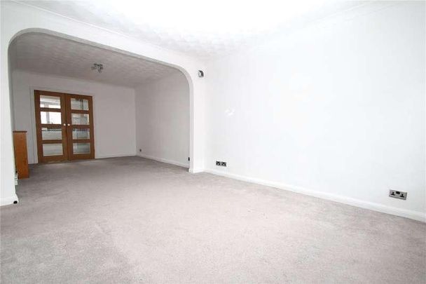 Aintree Grove, Upminster, Essex, RM14 - Photo 1