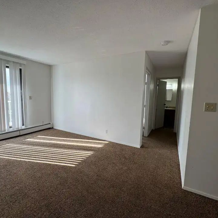 5726 57 Ave — 305 - Photo 1