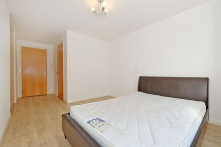 3 bedroom flat to rent - Photo 3