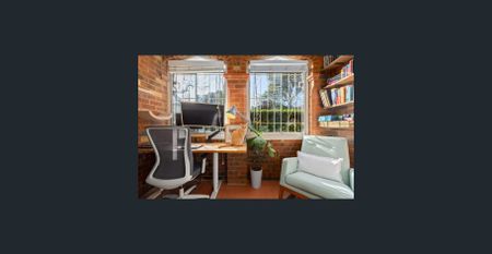 Charming 1 Bedroom Harbourside Apartment - Photo 3