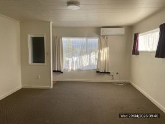 Sunny Bedsit - Photo 2