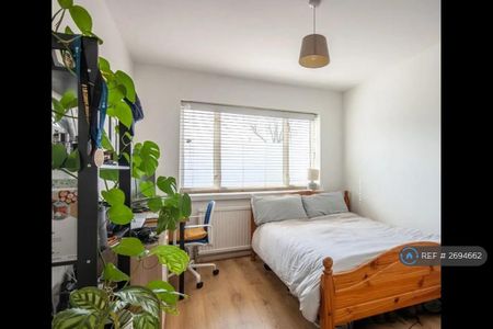 1 bedroom in a house share to rent - Photo 3