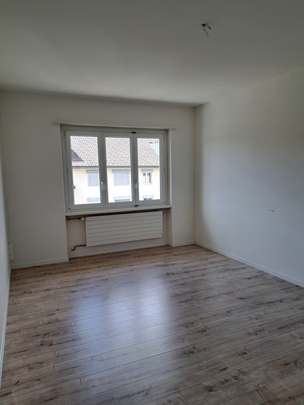 ZENTRALE WOHNUNG ZU VERMIETEN - ERSTE MONATSMIETE MIETZINSFREI - Photo 1