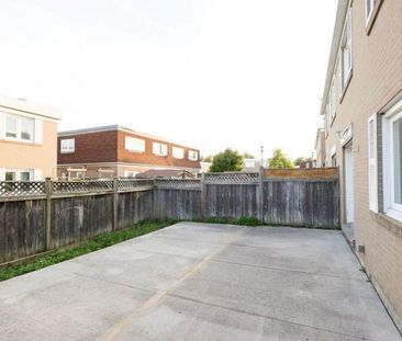 For Lease - 120 Town House Crescent, Brampton, Ontario - Photo 6