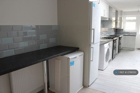 1 bedroom in a house share to rent - Photo 5