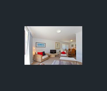 COMFORTABLE FAMILY LIVING IN CONVENIENT LOCATION - Photo 3