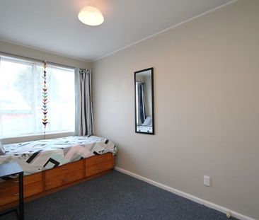 Convenient 2-Bedroom Flat - Photo 5