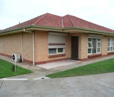 “Say Hello to your cozy 2-bedroom hideaway” - Photo 4