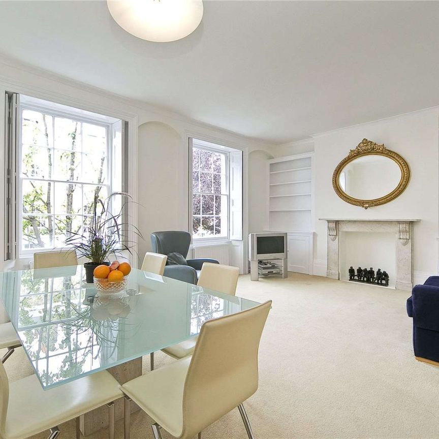 A beautifully presented two bedroom, first floor apartment located on College Cross; a central yet quiet road that runs parallel to Upper Street. - Photo 1