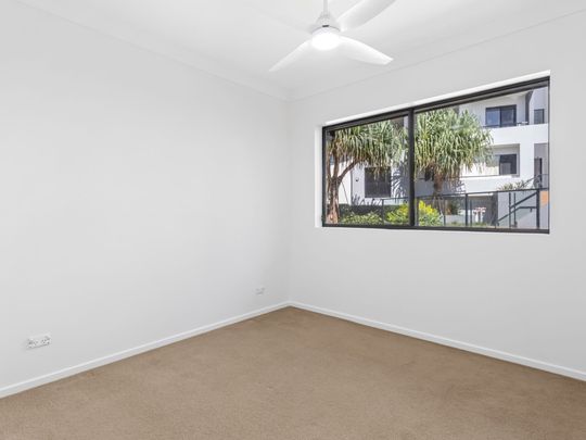 Top-Floor Living with Leafy Views - Photo 1