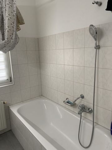 Zentrumsnahe 2-Zimmerwohnung mit großem Balkon zu vermieten ( verfügbar ab 01.01.2026 ) - Photo 4