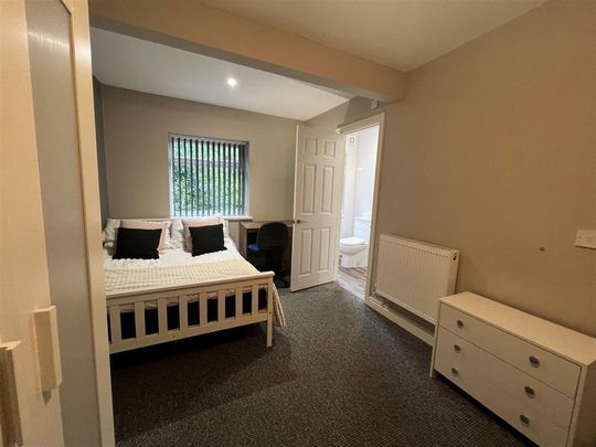 8 bedroom house share to rent - Photo 1