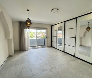 NEWELY RENOVATED FAMILY HOME - Photo 4