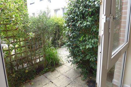 1 bedroom retirement property to rent - Photo 2