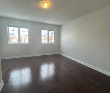 For Lease - 10 Birdsongs Street, Richmond Hill, Ontario - Photo 3