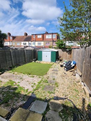 Room in a Shared House, Malden Avenue, SE25 - Photo 1