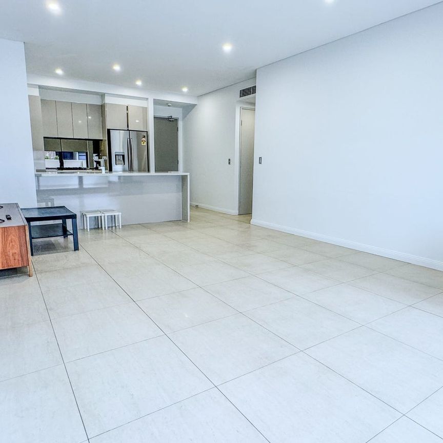 Full Furniture Luxury Two-Bedroom Apartment - Photo 1