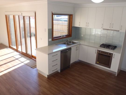 1/12 Elm Grove, Mckinnon - Photo 1