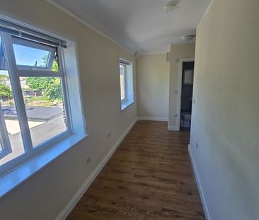 Studio Flat, Castillon Road, SE6 - Photo 2