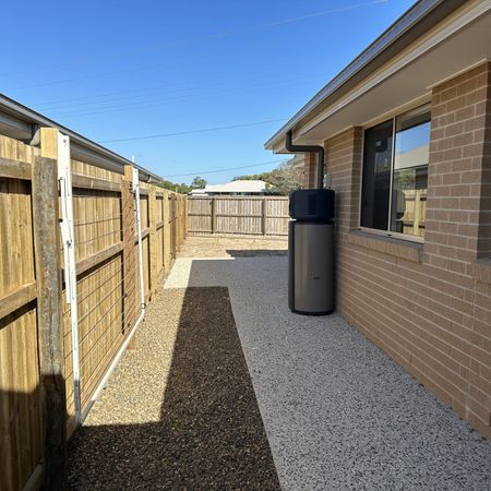 Modern 2-Bedroom Duplex! - Photo 4