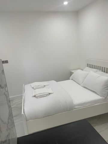 Studio Flat, Great Stone Road, M32 - Photo 5