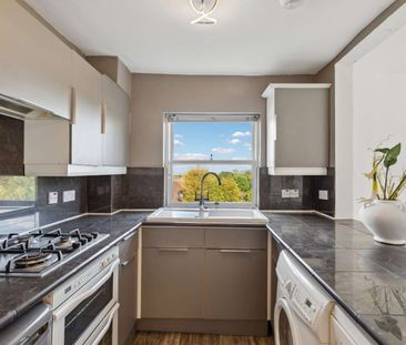 Bright and spacious split level apartment on Richmond Hill - Photo 1