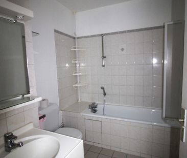 Location Appartement 4 pièces 63m² - Photo 3