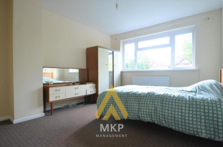 5 bedroom end of terrace house to rent - Photo 2