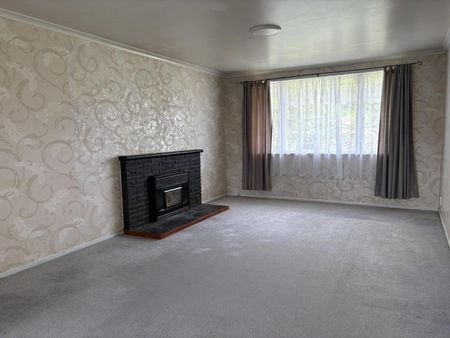 Three bedrooms, Large corner section! - Photo 2