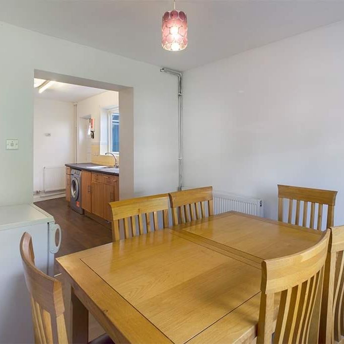 Room in a Shared House, Thackeray Road, SO17 - Photo 1