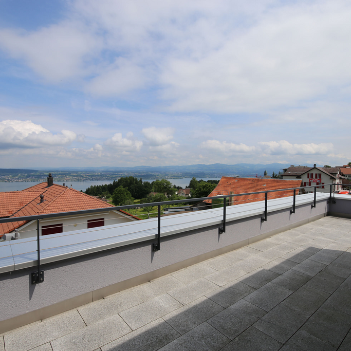 Attikawohnung mit Blick auf den Zürichsee - Photo 1