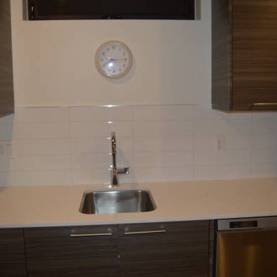 Location! Location!Location! 2bd Apartment (Vancouver) - Photo 4