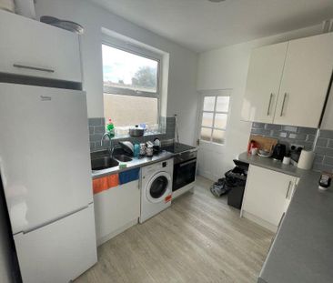4 bedroom terraced house to rent - Photo 5