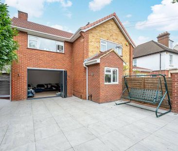 4 bedroom detached house to rent - Photo 4