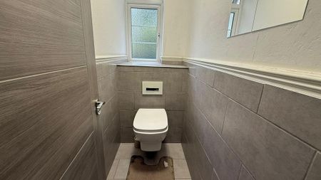 3 bedroom flat to rent - Photo 5