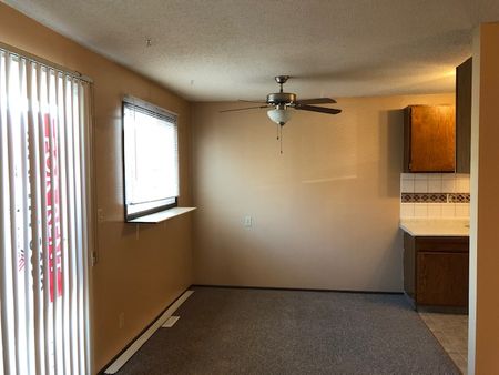 Spacious Upper Level 3 Bedroom Suite in Red Deer! - Photo 5