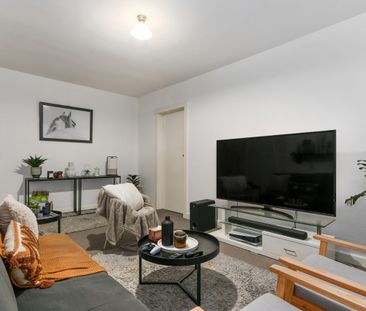 Two bedroom Unit, Great Location - Photo 3