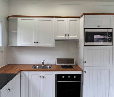 Freshly Renovated 2-Bedroom Unit - Power & Water Included - Photo 5