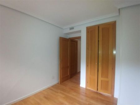 Piso de alquiler en Calle Murillo, 3, Prado de Somoaguas - Photo 2