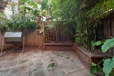 Inner City Lifestyle Perfection – Updated throughout! - Photo 4
