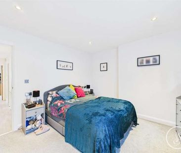 Crescent Gardens, Leeds, LS17 - Photo 5