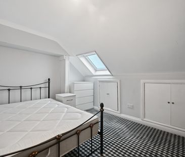 4 Bed Terraced House, Galloway Road, W12 - Photo 2
